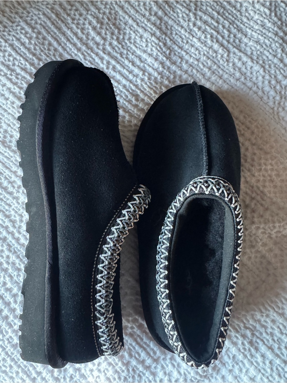 UGG Black Tasman